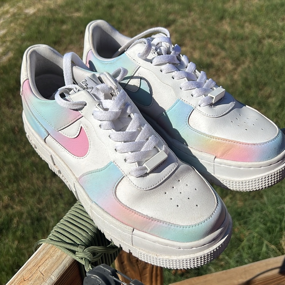 Womens Nike pixel size 8.5